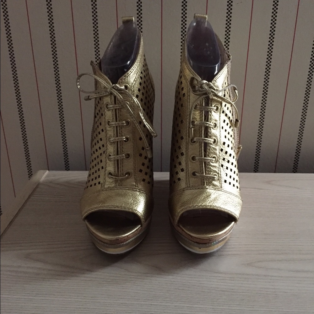 Boutique 9 wedges